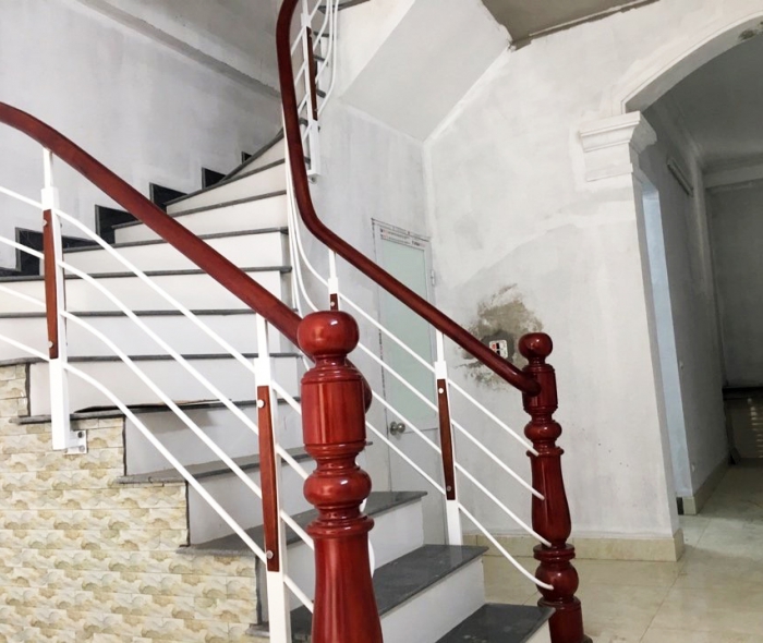 Cầu thang sắt tay vịn gỗ MDS03